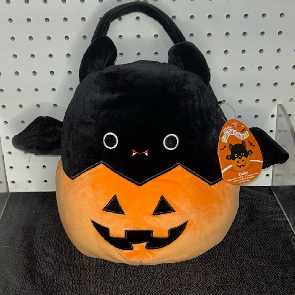 NWT SQUISHMALLOWS Halloween Edition 2022 Emily the Bat Treat Pail S10